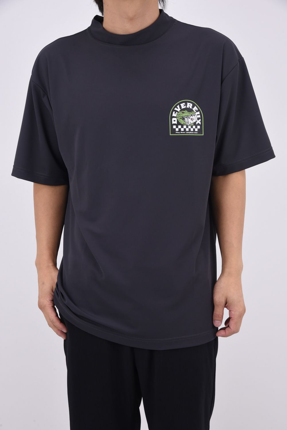 【26SS】 DVG CROCO MOCK T / マイクロカノコ素材 バックプリント モックネックTシャツ (グラファイト)
