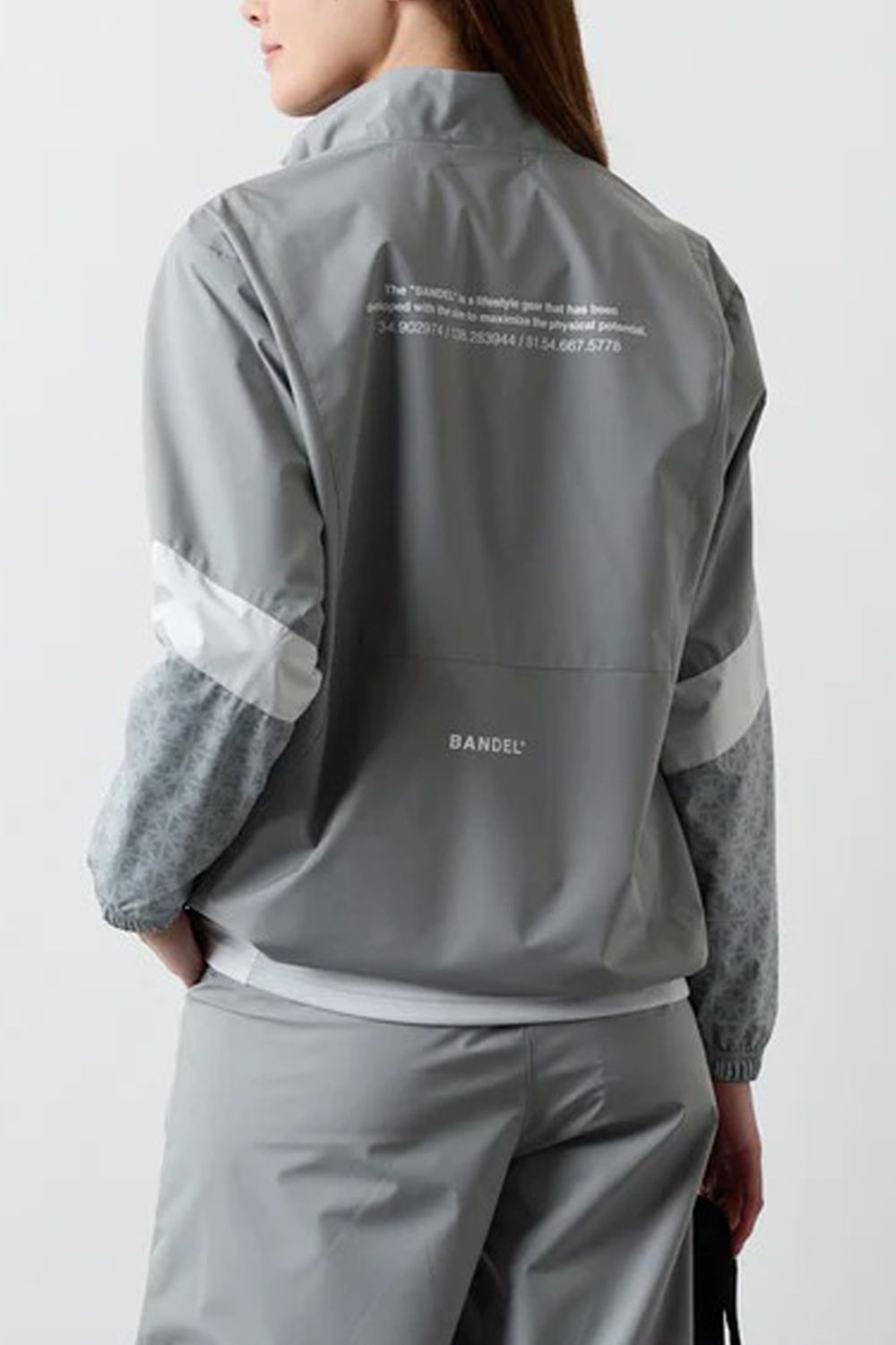 【25AW】【レディース】 SWITCH SLEEVE WIND STOPPER / 異素材切り替え ウィンドストッパージャケット (グレー)