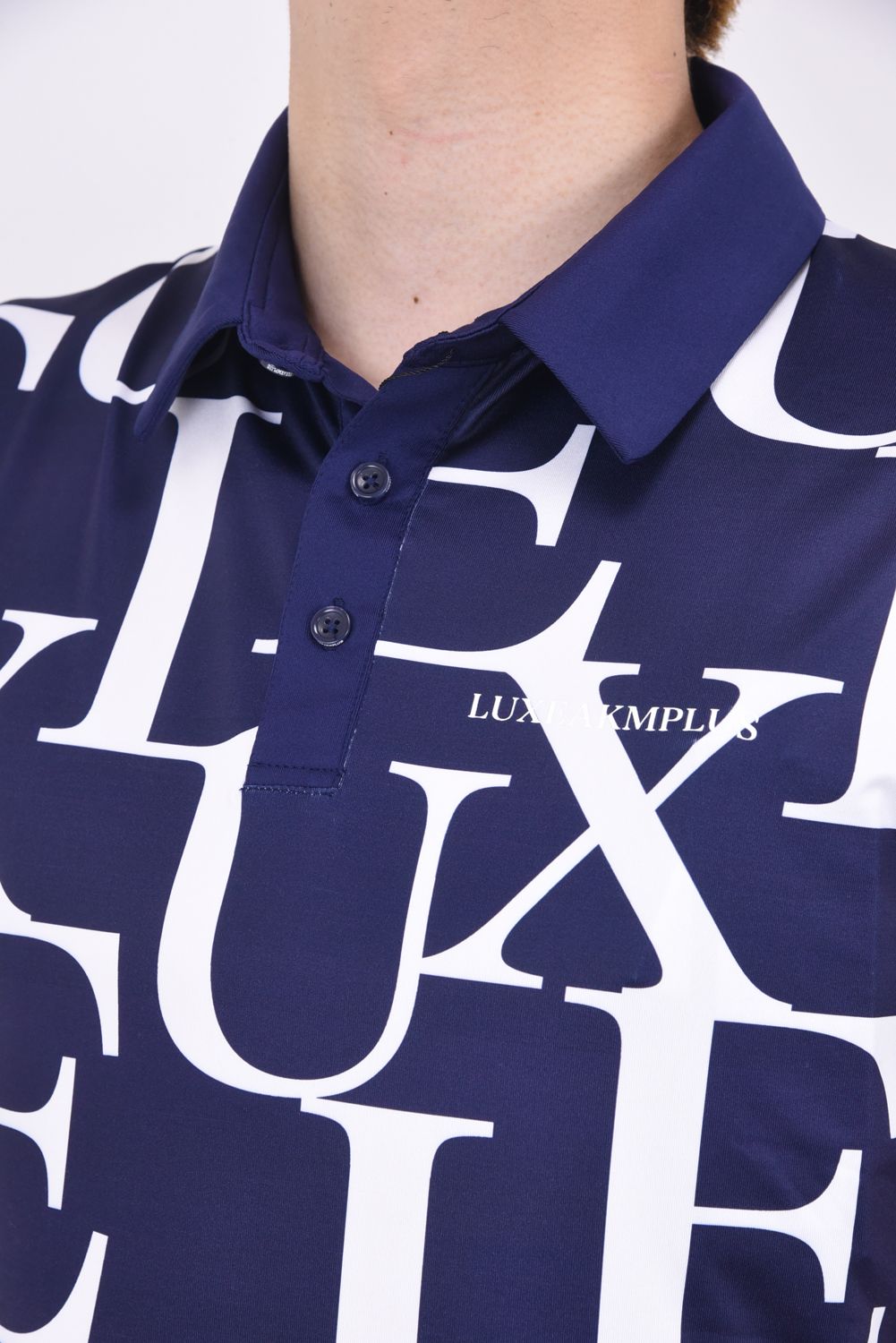 LUXE PATTERN POLO SHIRTS / 総柄ロゴ 半袖ポロシャツ ネイビー