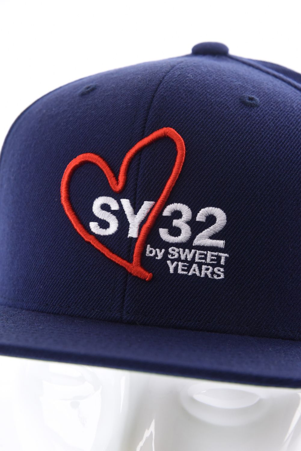 【26SS】 HEART MIX LOGO SNAPBACK CAP / ブランドロゴ刺繍 スナップバック フラットキャップ (ネイビー)