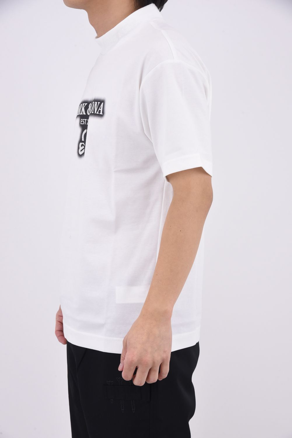 【26SS】 BLUR SIGN SPECTRUM PERFORMANCE MOCK / ブラープリント スワロフスキー モックネックTシャツ (ホワイト)