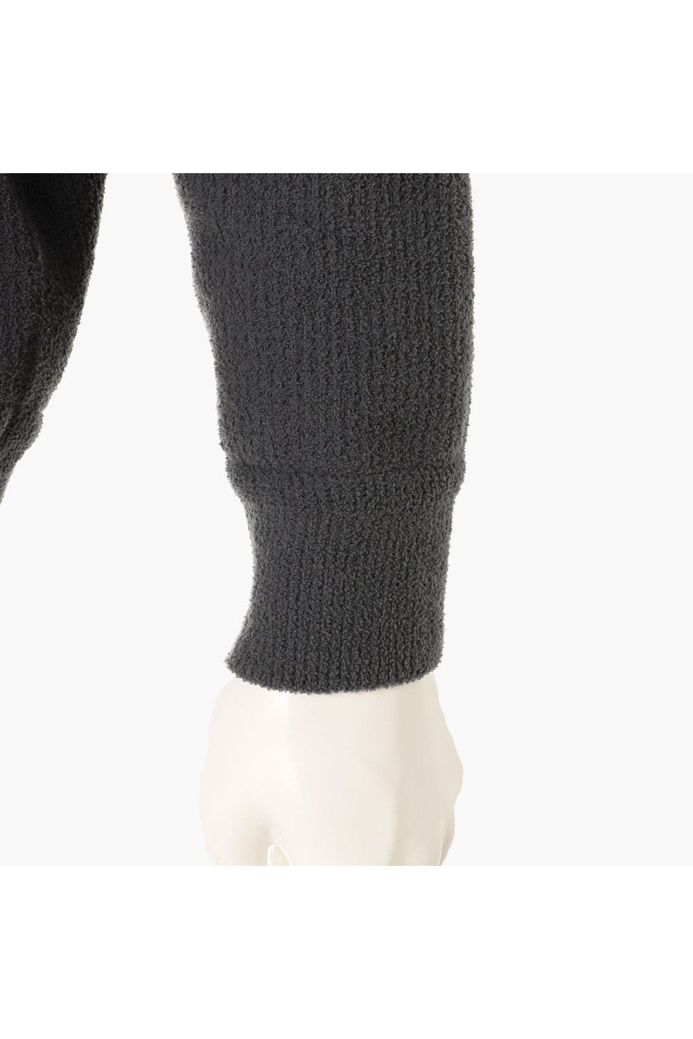 【26AW】 MEN’S AIRY YARN KNIT CREWNECK / エアリーファブリック ブランドロゴ クルーネックニット (チャコール)