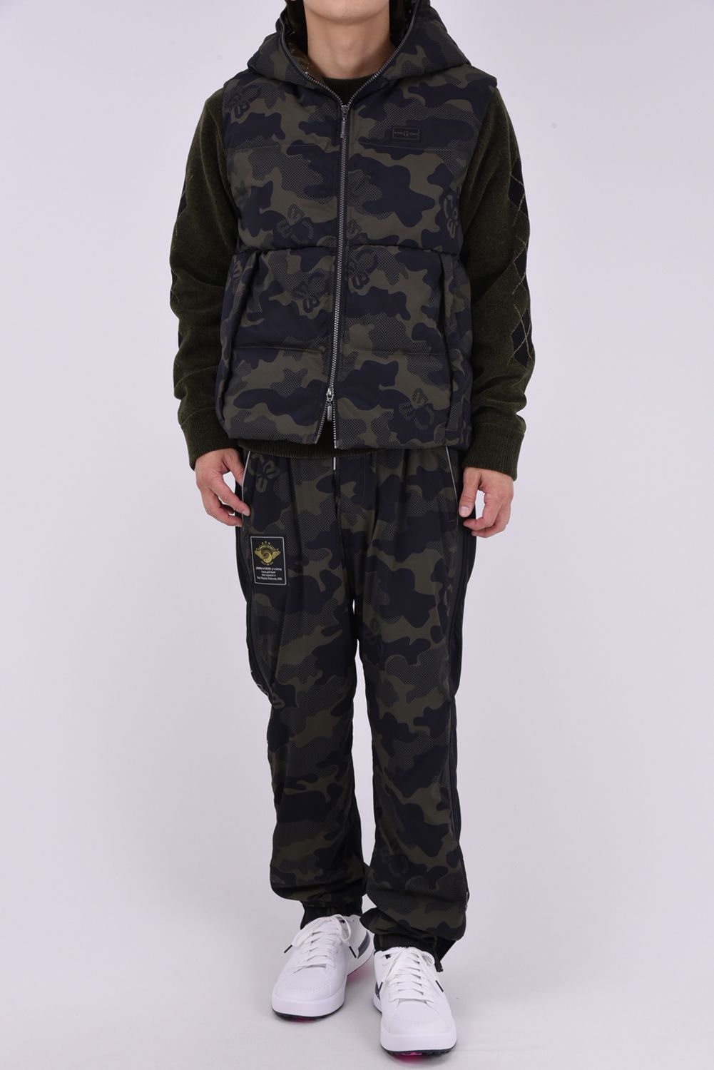 【26AW】 PLURI CAMO STRECH DOWN VEST / スカルカモフラージュ フーデッドダウンベスト (ブラック)