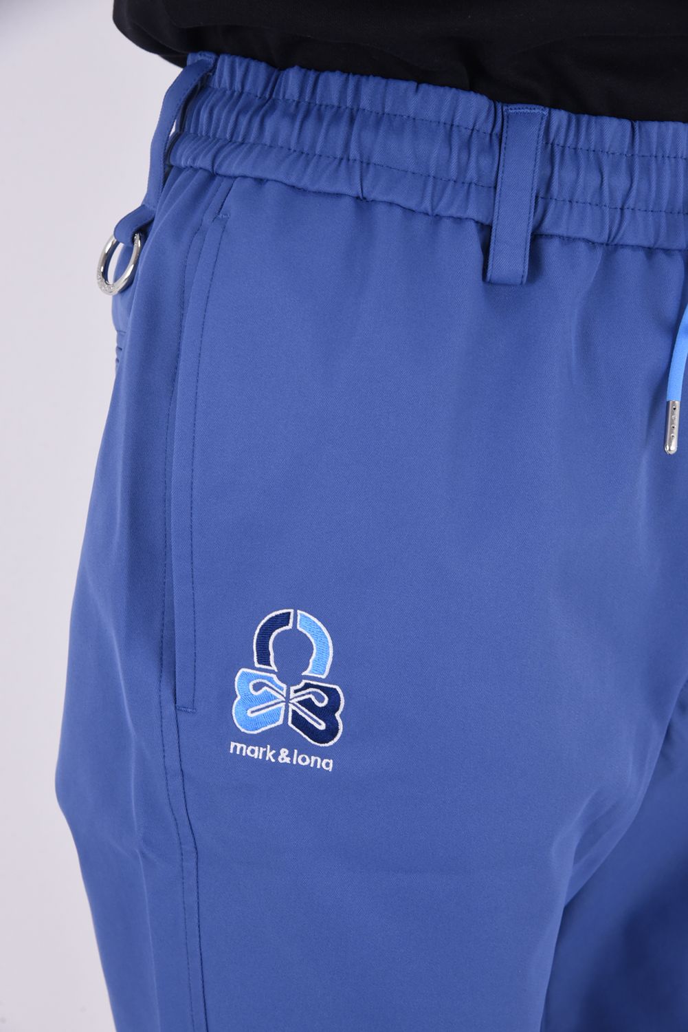 【2026SS 木村拓哉さん着用】 QUADRA PERFORMANCE TWILL GOLF SHORTS / ポリエステルツイル アイアンスカルロゴ刺繍 ショートパンツ (ブルー)