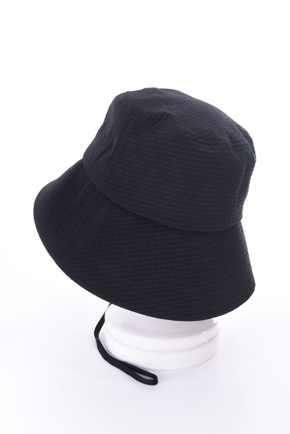 【26SS】【レディース】 WOMEN'S SEERSUCKER CORD STRAP WIDE HAT / シアサッカー コードストラップ付き バケットハット (ブラック)