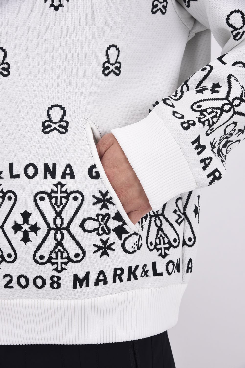 【2025AW】 SVASTIKA POLY FLEX HOODIE / クロスモチーフ オリジナルジャカード ニットフーディー (ホワイト)