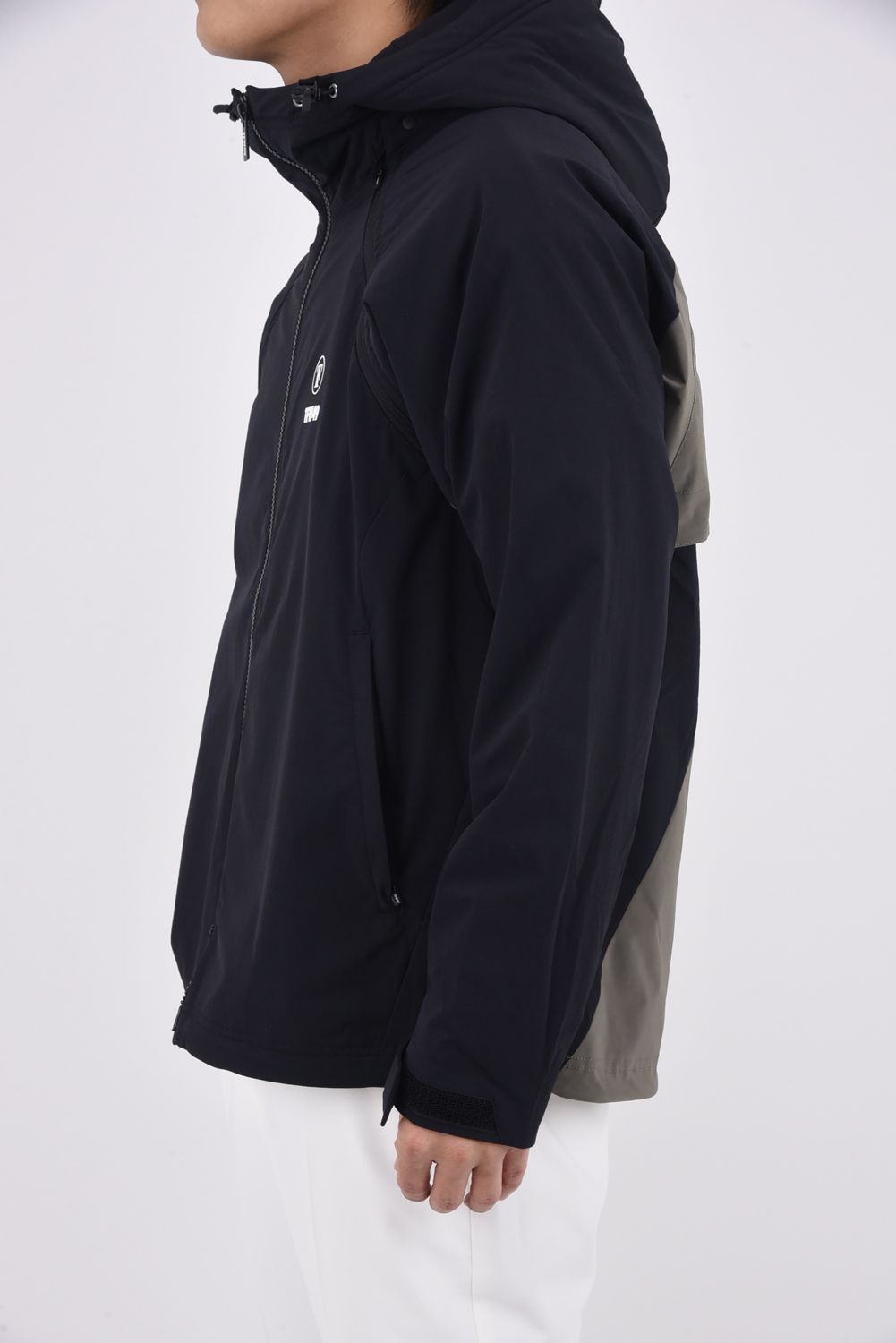 【25AW】 OCTA DETACHABLE 2WAY BLOUSON / 撥水ストレッチナイロン 2WAYジップアップブルゾン (ブラック/グレー)
