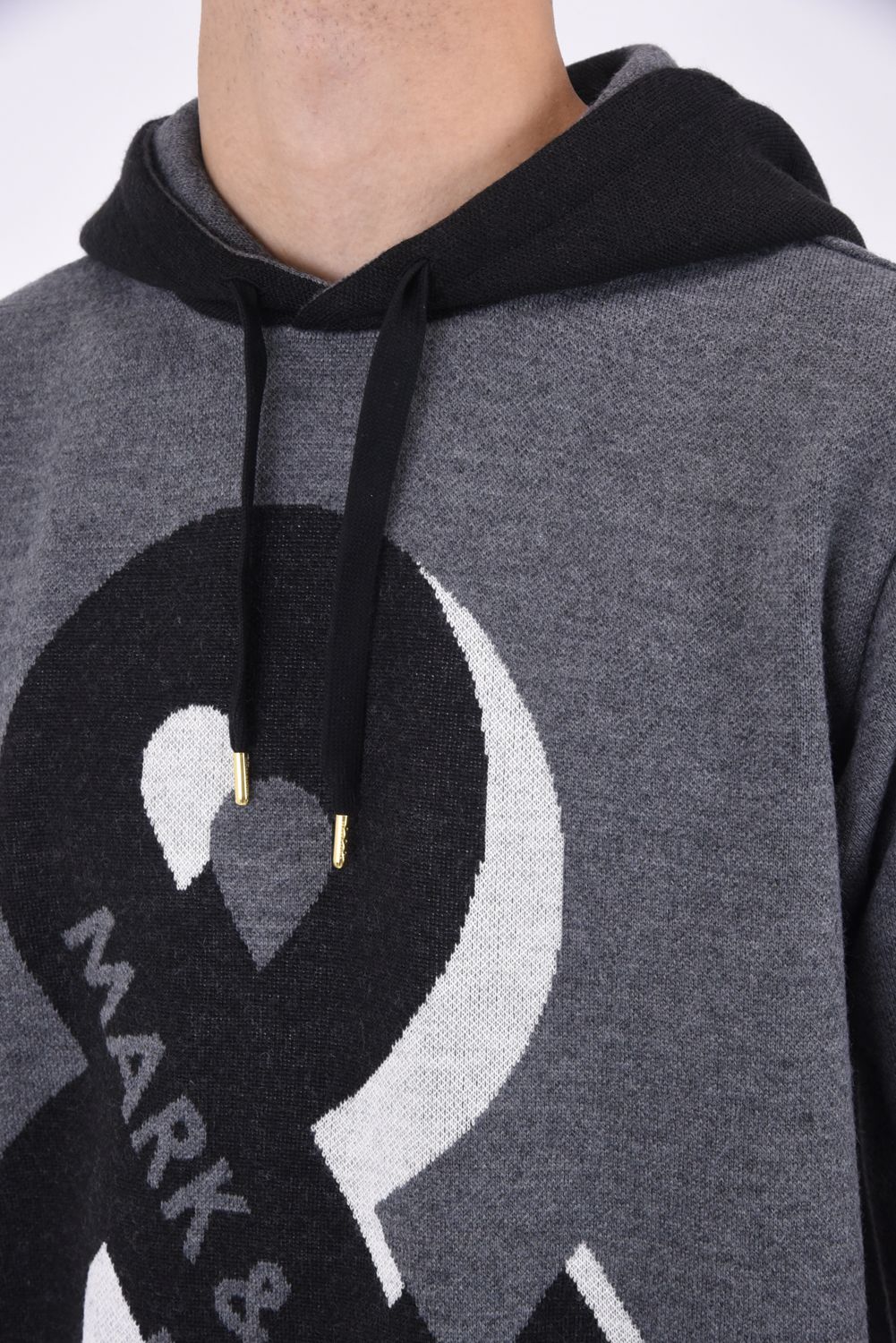 MARK&LONA - AND KNIT HOODIE / 3D調ロゴジャカード バイカラー ニット