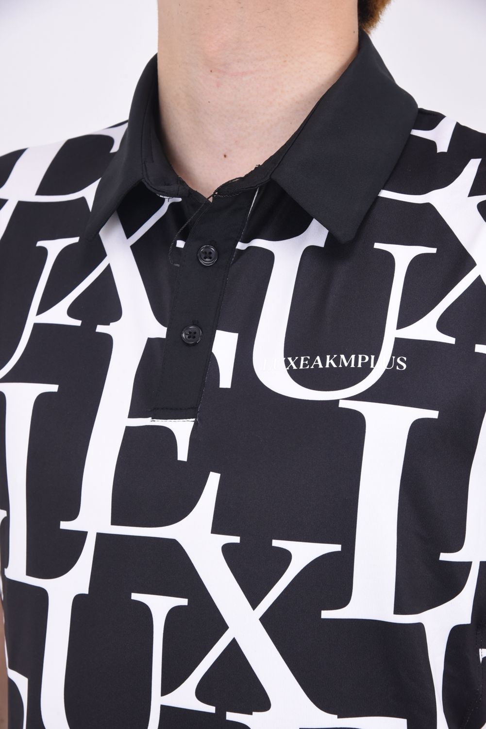 LUXE PATTERN POLO SHIRTS / 総柄ロゴ 半袖ポロシャツ (ブラック)