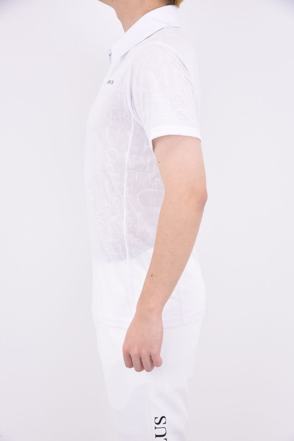 EMBOSSED PRINT POLO SHIRTS / ロゴパターン 半袖ポロシャツ ホワイト