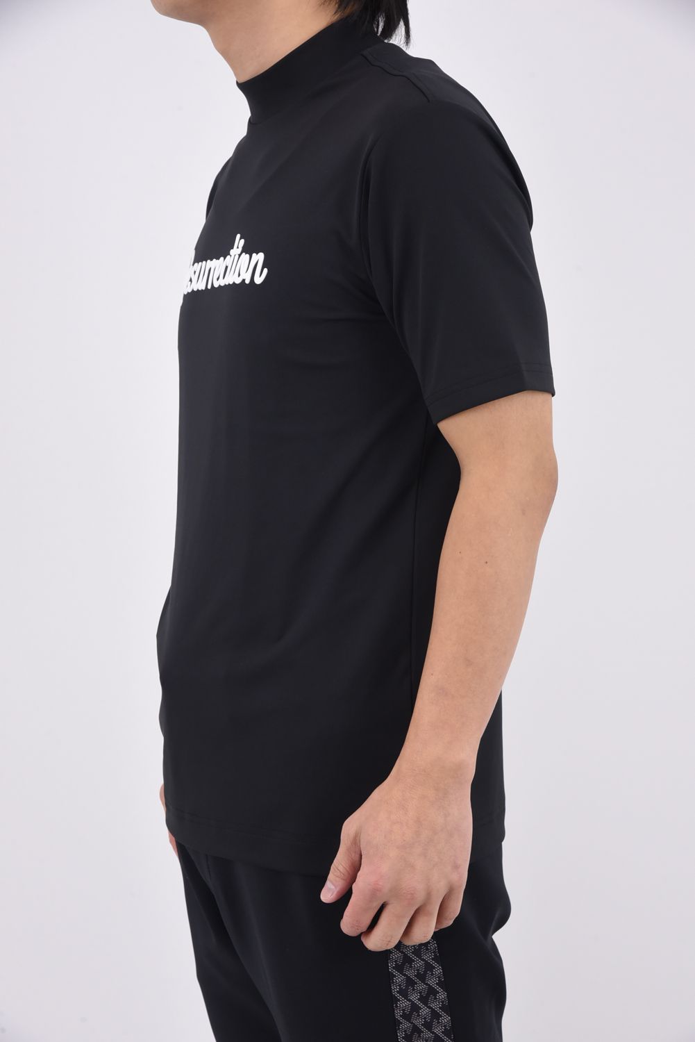 【26SS】 SILICON LOGO MOCK NECK / モノトーンシリーズ 3Dシリコンロゴ モックネックTシャツ (ブラック)*