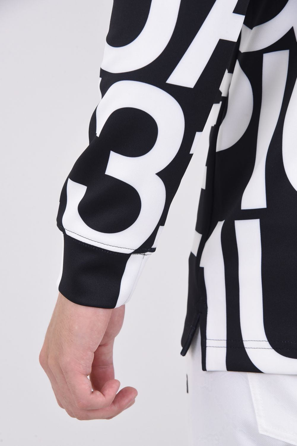 GIANT LOGO 1PIU1UGUALE3 L/S MOC / 113総柄ビッグロゴ ロングスリーブ モックネック (ブラック)