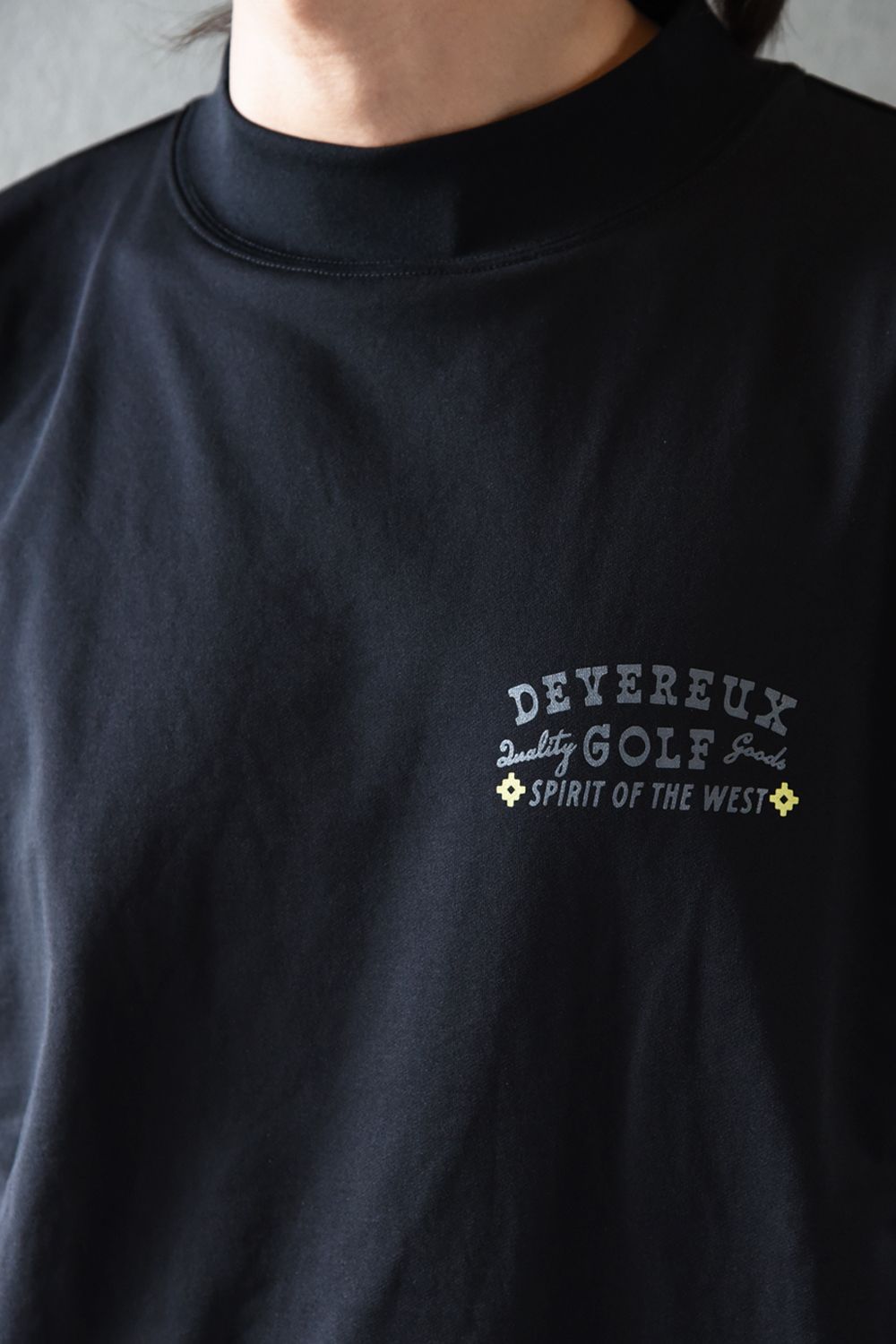 【DEVEREUX GOLF】 初秋ゴルフの定番、長袖モック+ショーツコーデ