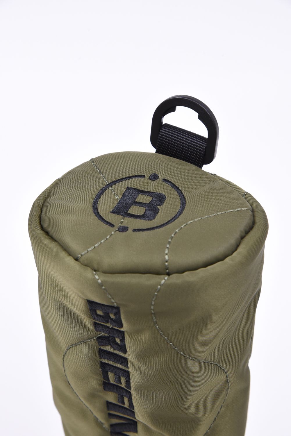 【26AW】 BARREL UTILITY COVER QUILTED LTD / キルティングナイロン バレル型  ユーティリティカバー (オリーブ)