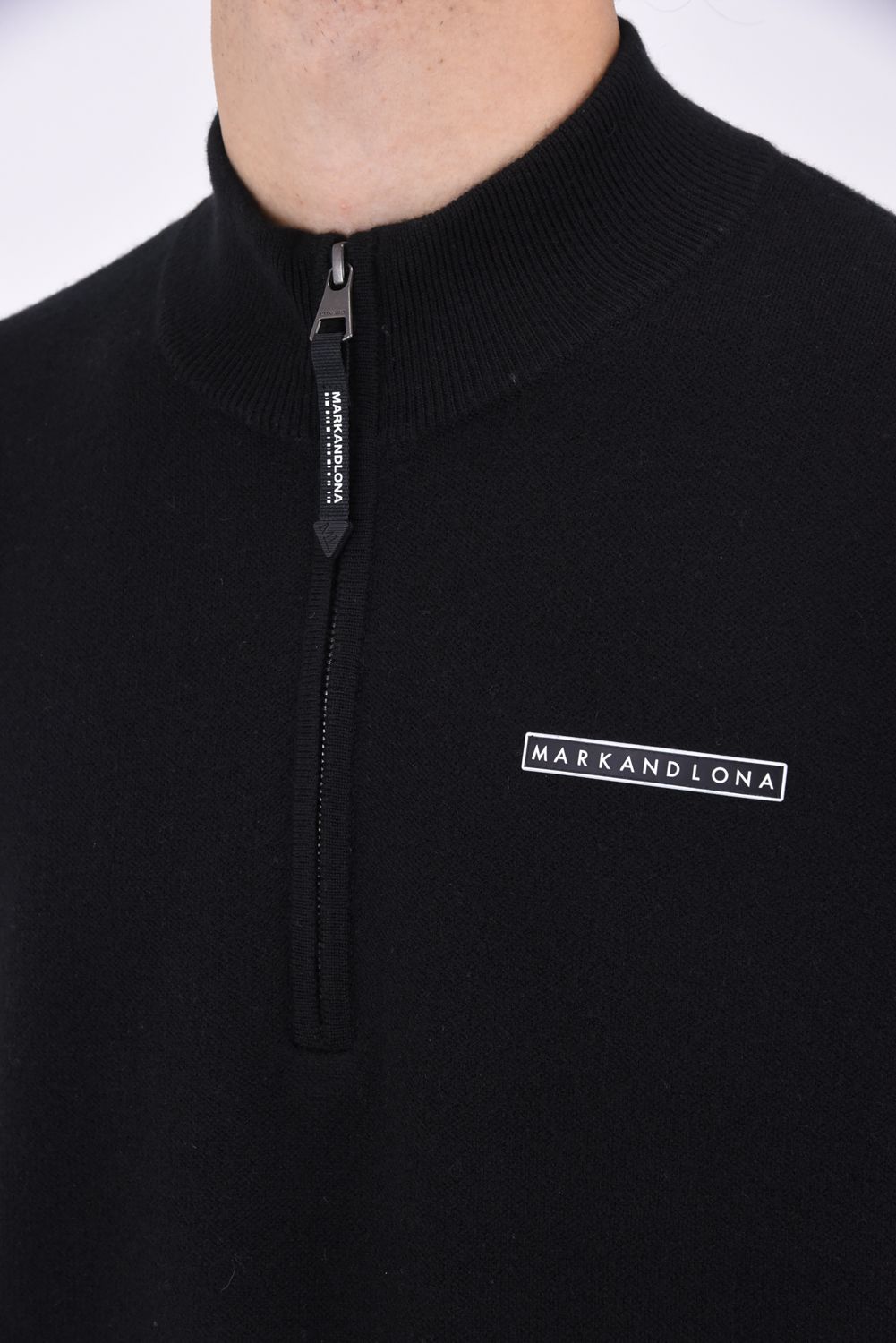 MARK&LONA - 【CODE COLLECTION】 TEXT LOGO HIGH NECK HALF ZIP KNIT / テキストロゴ  ハイネックハーフジップニット (ブラック) | GOSSIP GOLF