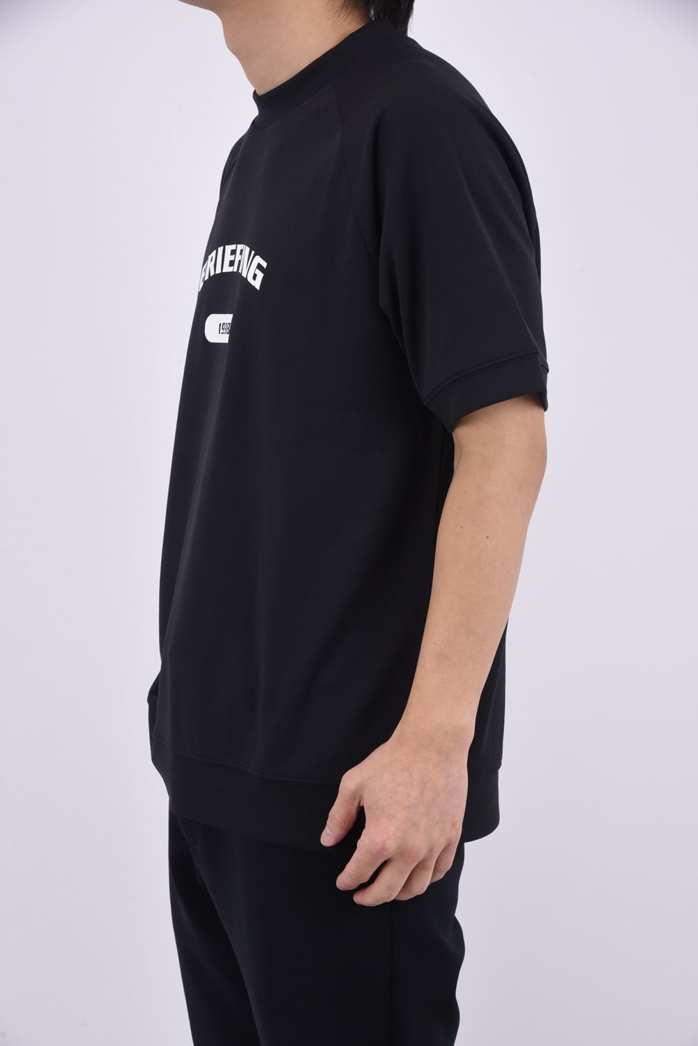 【26SS】 MEN’S COLLEGE LOGO HIGHNECK / カレッジロゴ リラックスフィット モックネックTシャツ (ブラック)