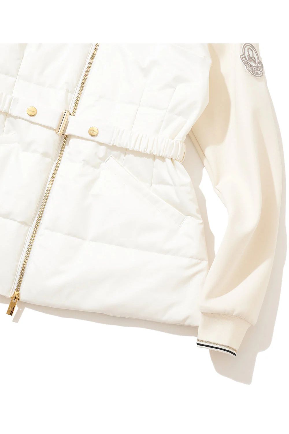 【2025AW】【レディース】 ARVEL HYBRID INSULATED JACKET / ブランドロゴ ウエストベルト付き ハイブリッドパデッドジャケット (オフホワイト)