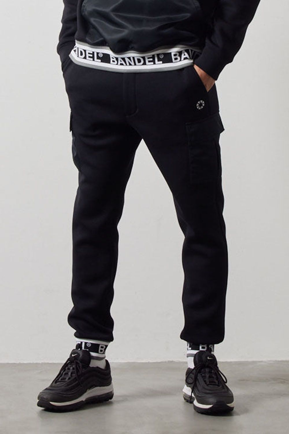 NYLON POCKET CARGO PANTS / ダンボール素材 リブ カーゴパンツ (ブラック)