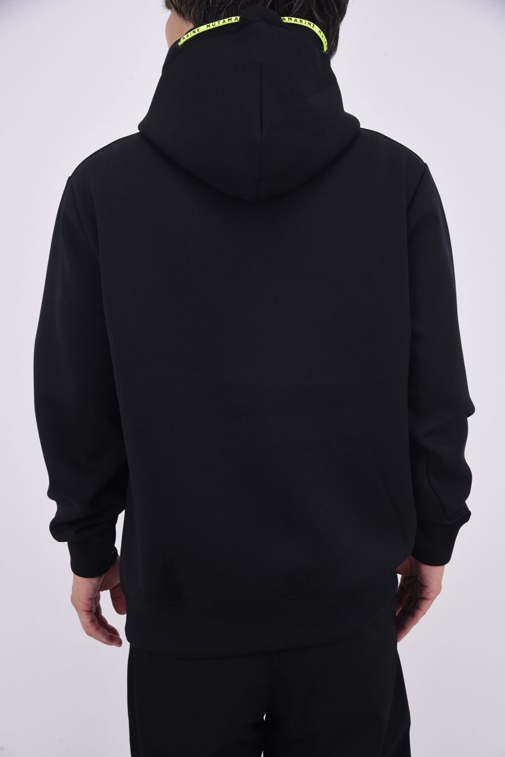 【25AW】 AROUND SPINDLE HOODIE / ダンボール素材 ブランドロゴ刺繍ワッペン プルオーバーパーカー (ブラック)