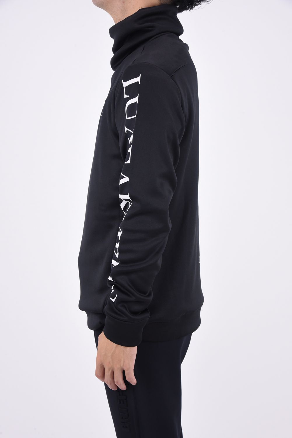 HIGH NECK BRUSHED BACK / ランダム ラインストーン ハイネックTシャツ ブラック