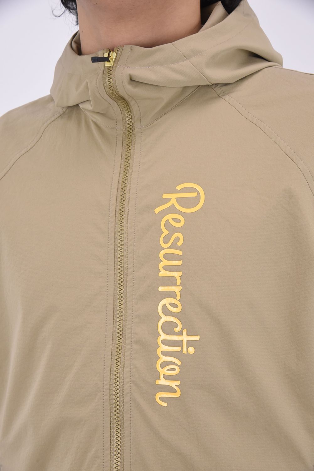 Resurrection - MENS WIND PARKER JACKET / ブランドロゴ ジップアップ ウィンドパーカージャケット  (ベージュ)* | GOSSIP GOLF