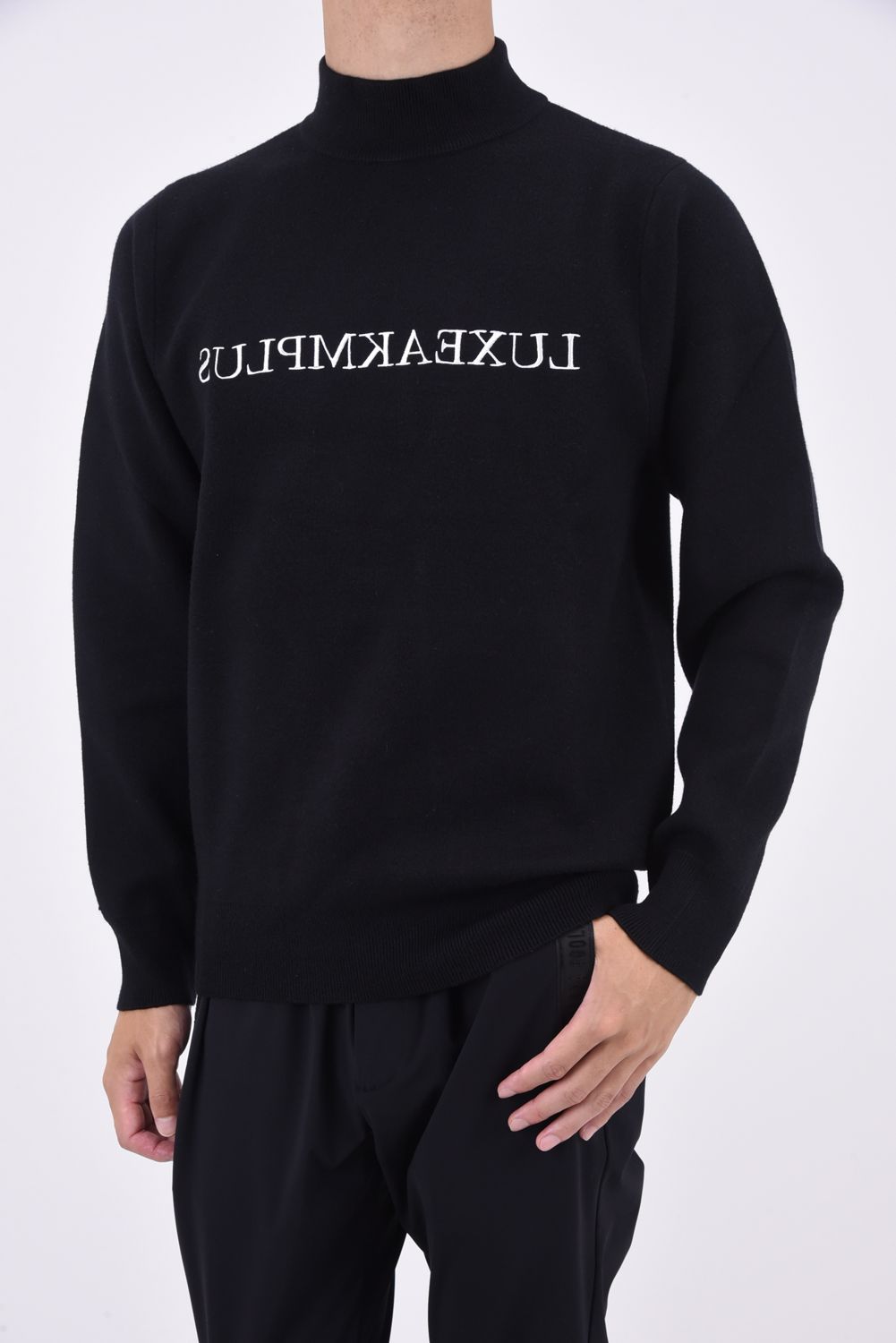 SIMPLE LOGO KNIT / ブランドロゴ ロングスリーブ ハイネック ニット (ブラック)