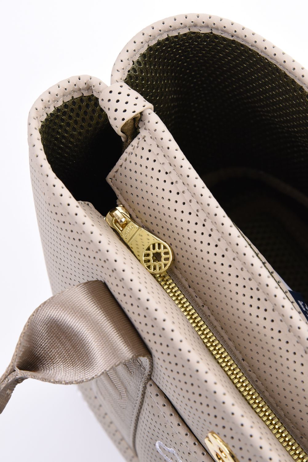 【GOSSIP GOLF別注】 “8” PLATE CONTINUA PARTITION TOTE BAG / 8プレート パンチングエシカルレザー パーテーションバッグ (ニュートラルベージュ)