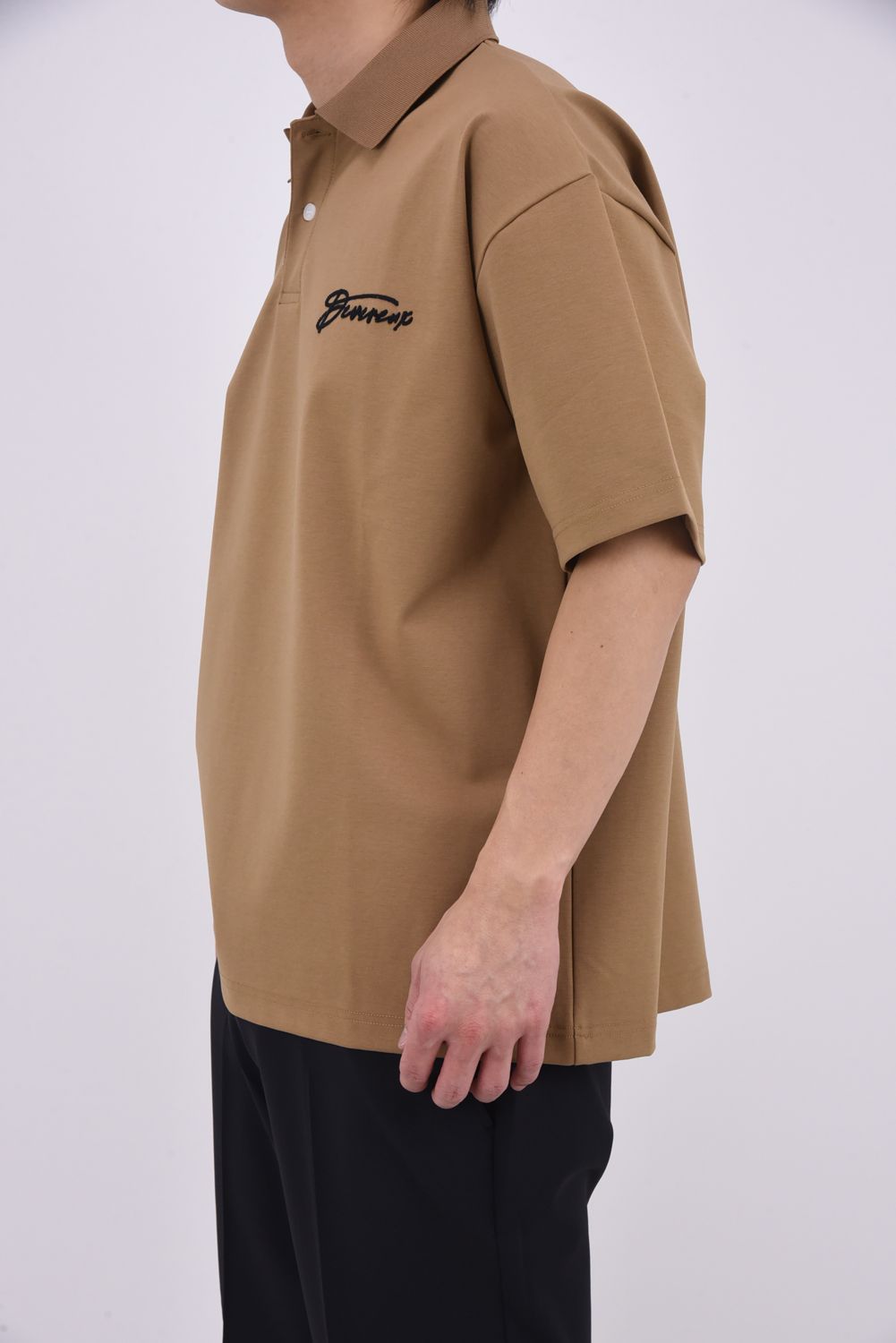 【26SS】 DVG OVER FIT POLO / バックプリント オーバーサイズ ポロシャツ (ウォルナット)