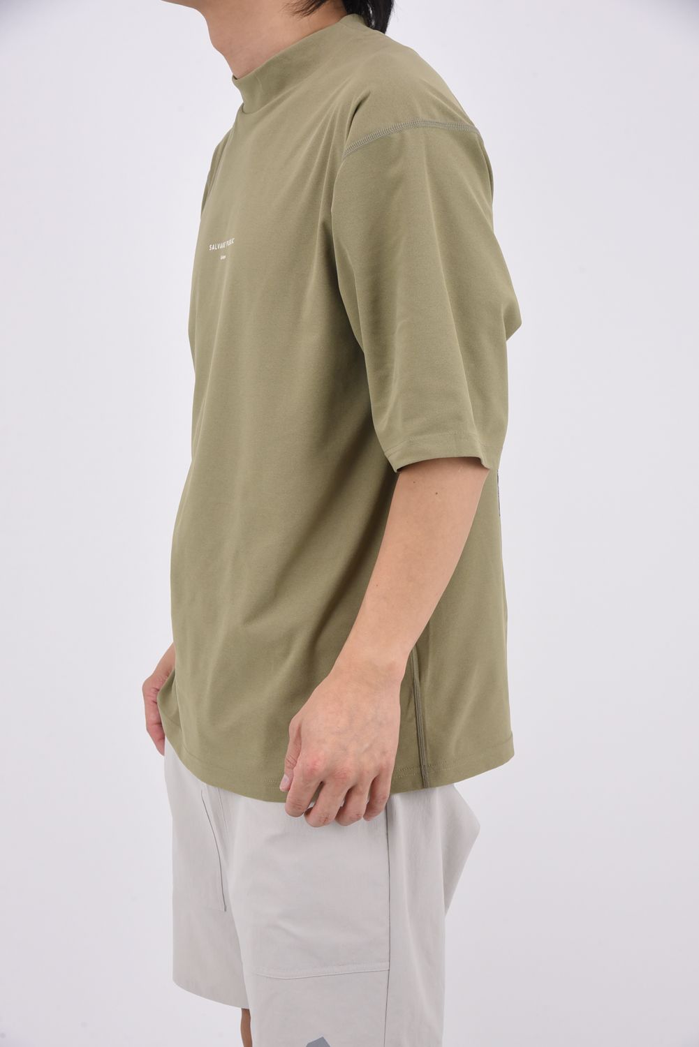【26SS】 SURF Mockneck S/S(TI LEAF Paisley) / バックプリント モックネックTシャツ (セージ)