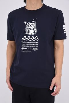 【26SS】 Kuromi × muta MARINE Fishing STRETCH T-SHIRT / Kuromiコラボレーション Tシャツ (ネイビー)