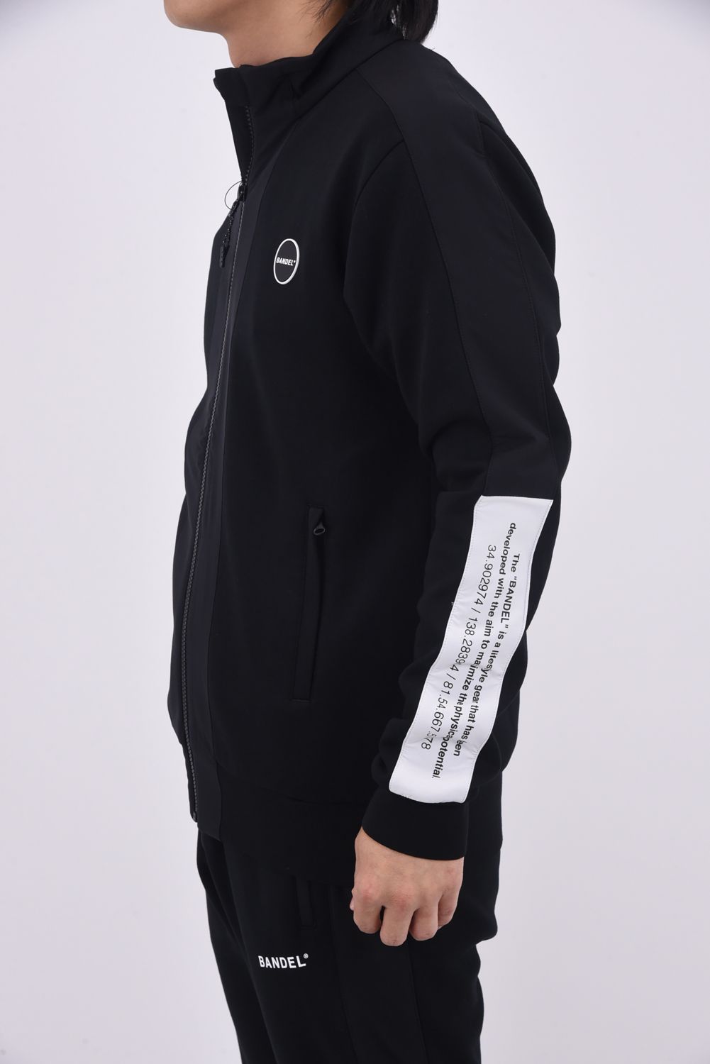 【25AW】 STAND COLLAR SWITCH ZIP BLOUSON / ボンディング素材 コンセプトノーツプリント スタンドカラーブルゾン (ブラック)