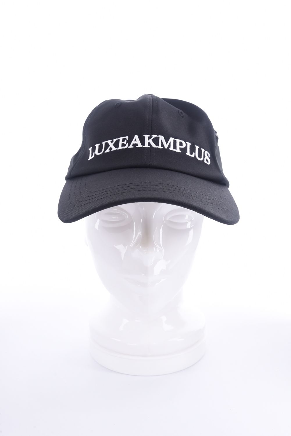 LUXE AKM PLUS LOGO CAP / ブランドロゴ キャップ ブラック