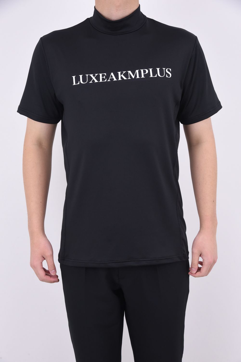 LUXEAKMPLUS - BASIC LOGO MOCK NECK T-SHIRTS / フロントロゴ モック