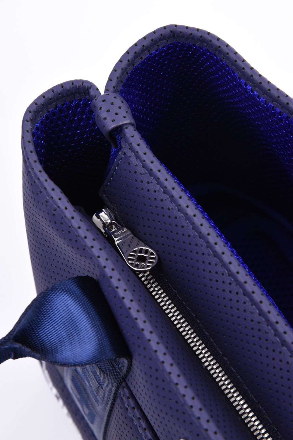 【GOSSIP GOLF別注】 “8” PLATE CONTINUA PARTITION TOTE BAG / 8プレート パンチングエシカルレザー パーテーションバッグ (ネイビー)