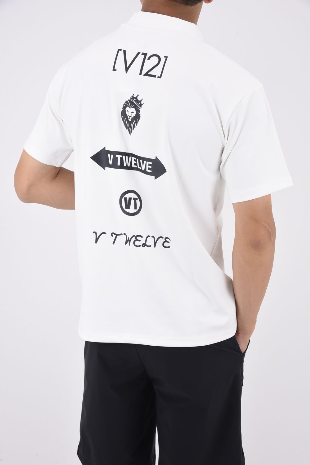 その他サービス | 福利厚生 LINE - V12 UP Tシャツ モックネック V12ロゴ / MOCK SS メンズウェア