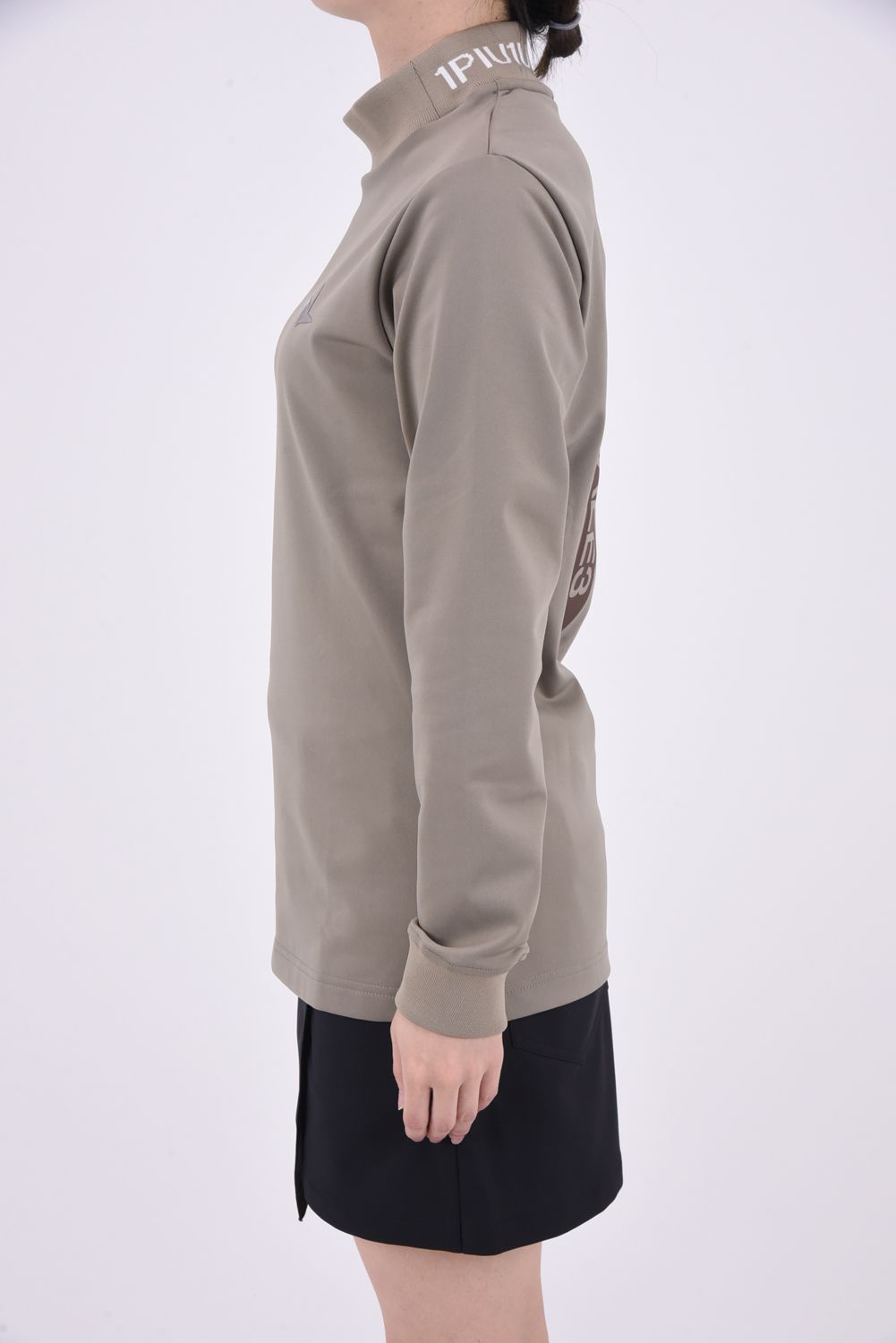 【レディース】 TAPE MOCK L/S / テープライン ロゴ ロングスリーブ モックネックTシャツ (ベージュ)