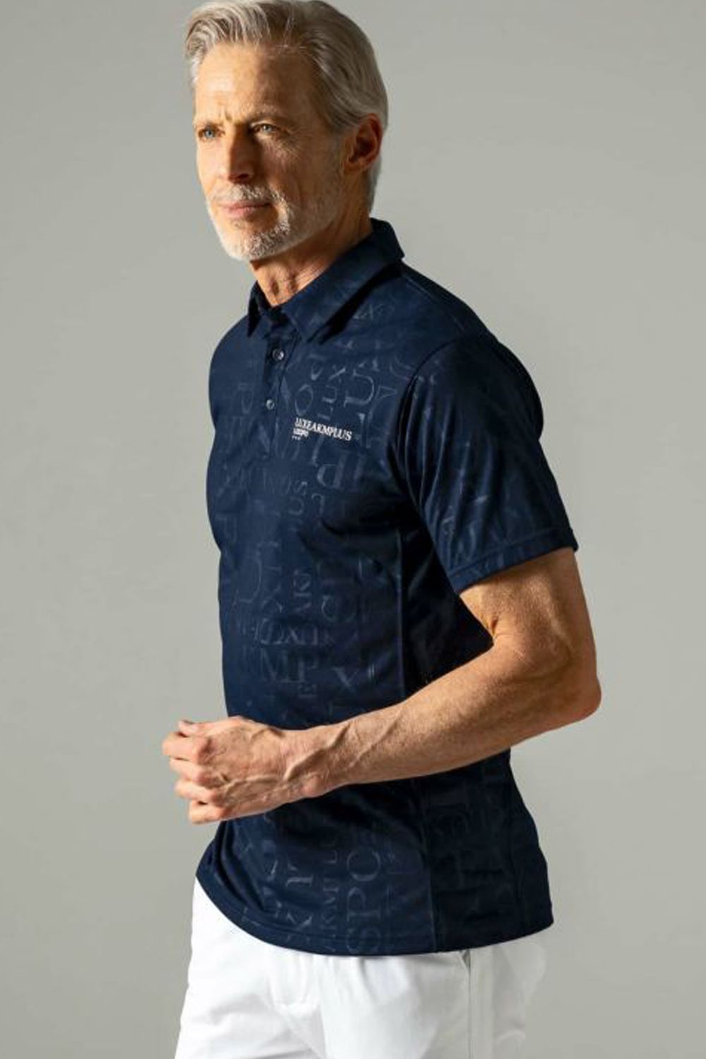 EMBOSSED PRINT POLO SHIRTS / ロゴパターン 半袖ポロシャツ ネイビー