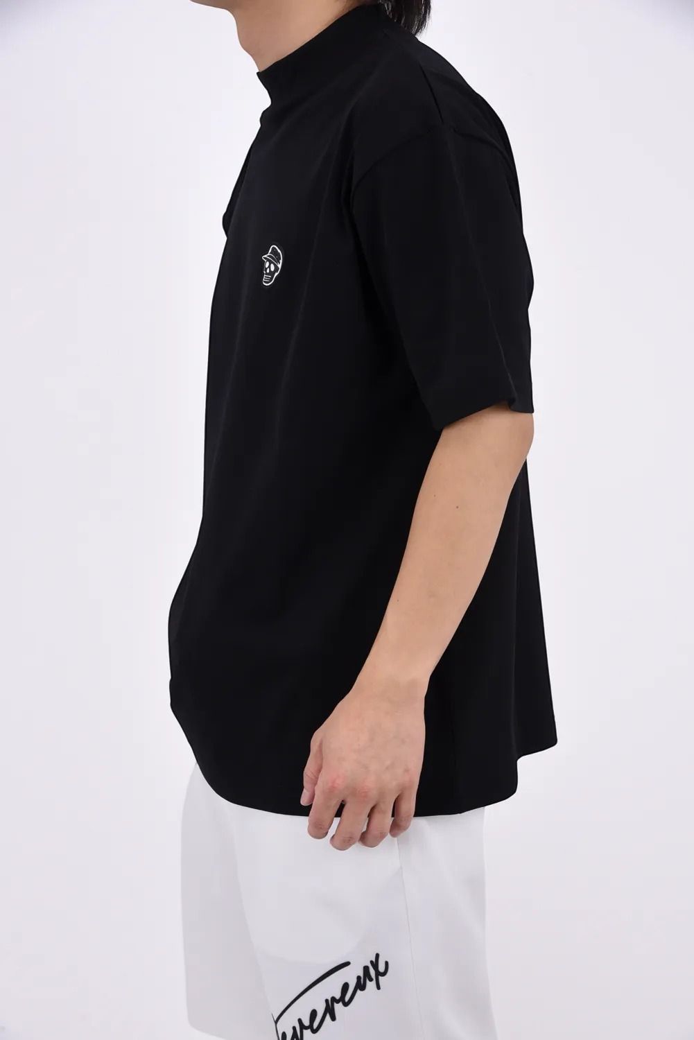 【26SS】 DVG SEASONAL MOCK T / バックプリント モックネックTシャツ (ブラック)