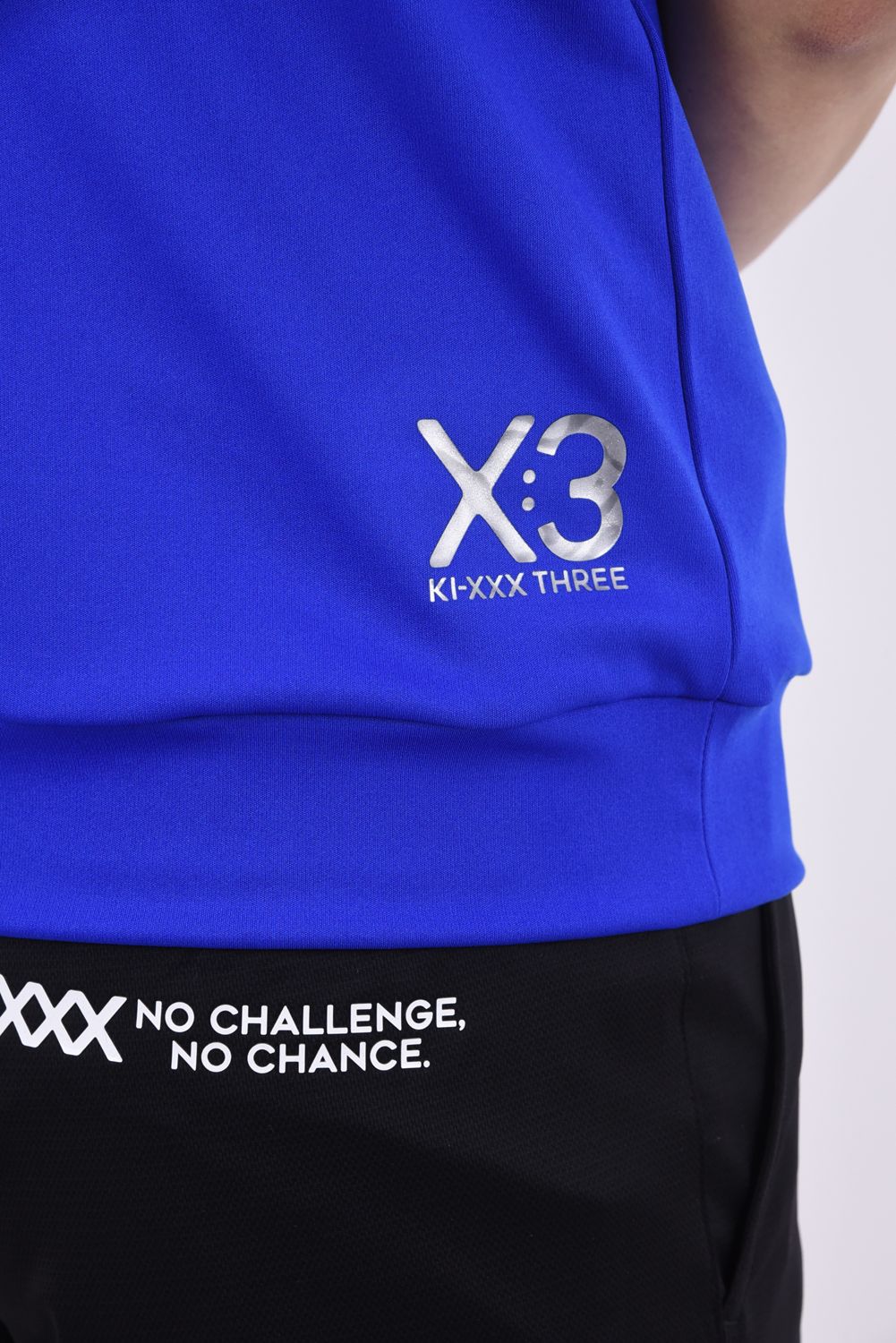 KI-XXX THREE - 【25SS】 PRINT MOCK NECK / フロントロゴ