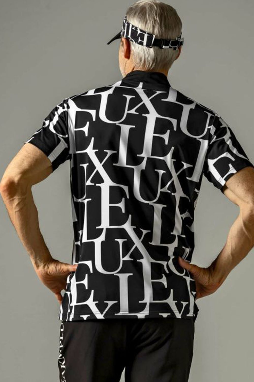 LUXE PATTERN MOCK NECK T-SHIRTS / 総柄ロゴ 半袖 モックネック Tシャツ (ブラック)