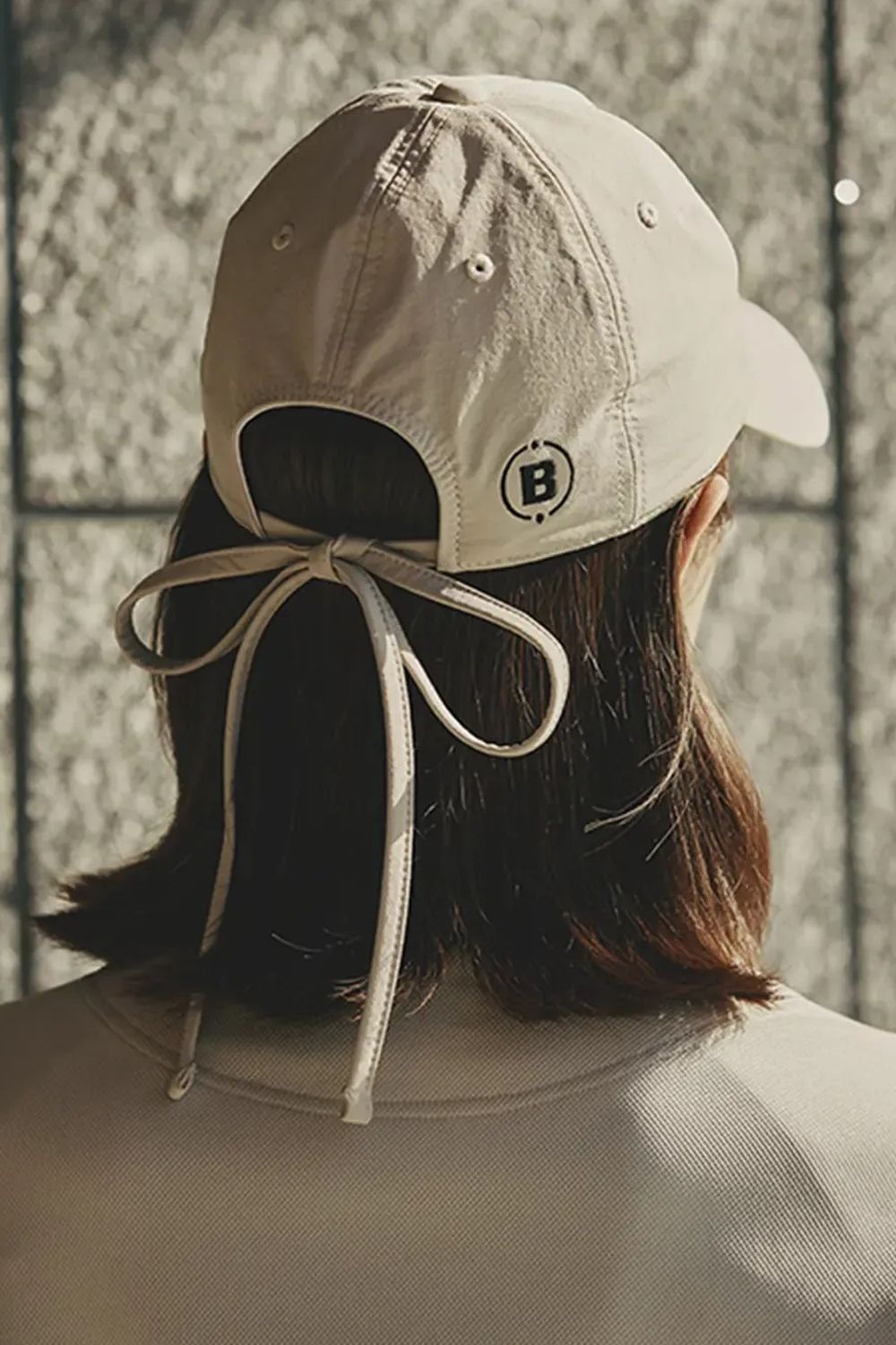 【26SS】【レディース】 WOMEN’S SMALL LOGO RIBBON CAP / ブランドロゴ バックリボン キャップ (アイボリー)