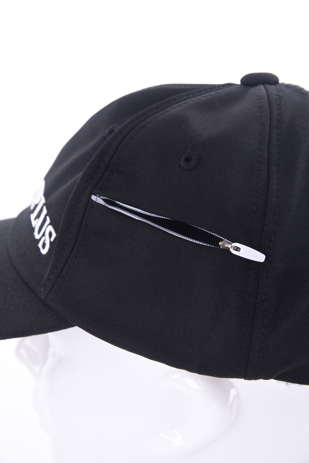 LUXE AKM PLUS LOGO CAP / ブランドロゴ キャップ ブラック