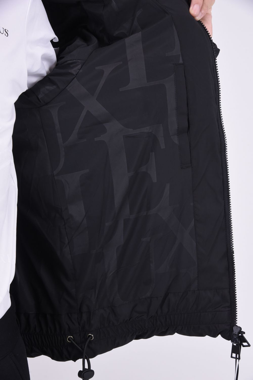 CENTER LOGO  HOODY / バックロゴ パデッドジャケット (ブラック)