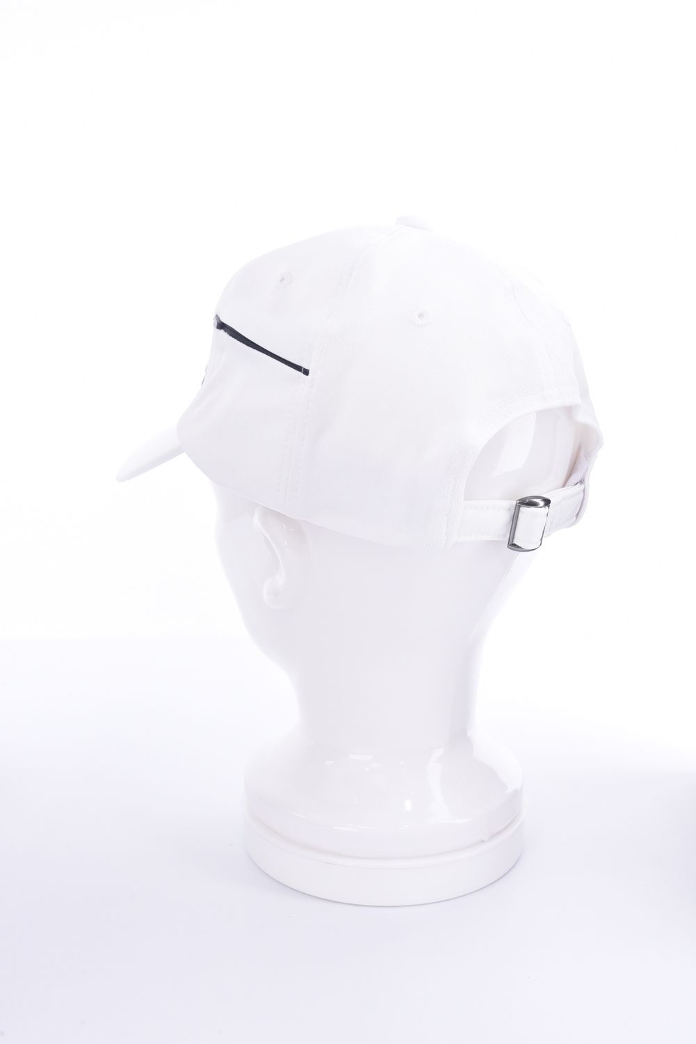 LUXE AKM PLUS LOGO CAP / ブランドロゴ キャップ ホワイト