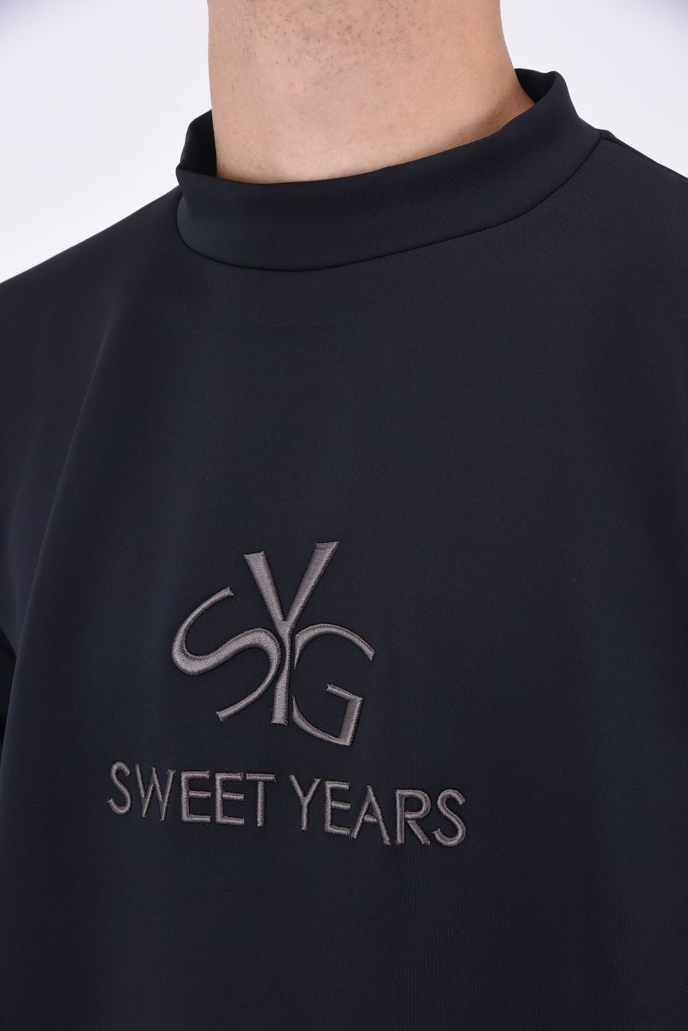 CARDBOARD 3D EMB SWEAT / 3Dロゴ ストレッチダンボール プルオーバースウェット ブラック*