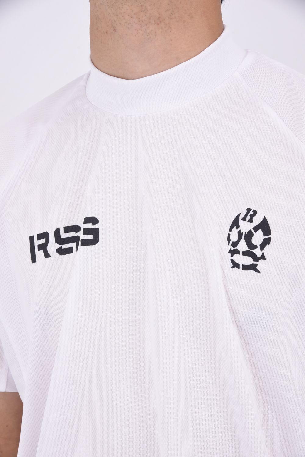 RUSSELUNO - LONG FIT S/S MOCKNECK / RSGロゴ ハイネック ショートスリーブ モックネック Tシャツ (ホワイト)  | GOSSIP GOLF