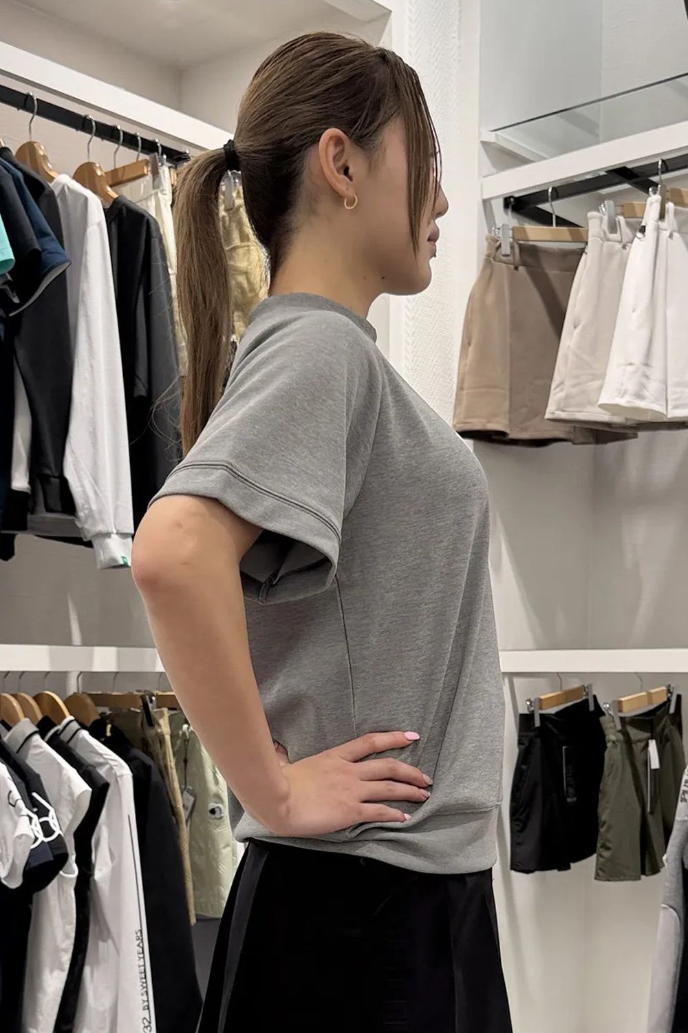 【26SS】【レディース】 WOMEN’S COLLEGE LOGO HIGHNECK / カレッジロゴ リラックスフィット モックネックTシャツ (グレー)