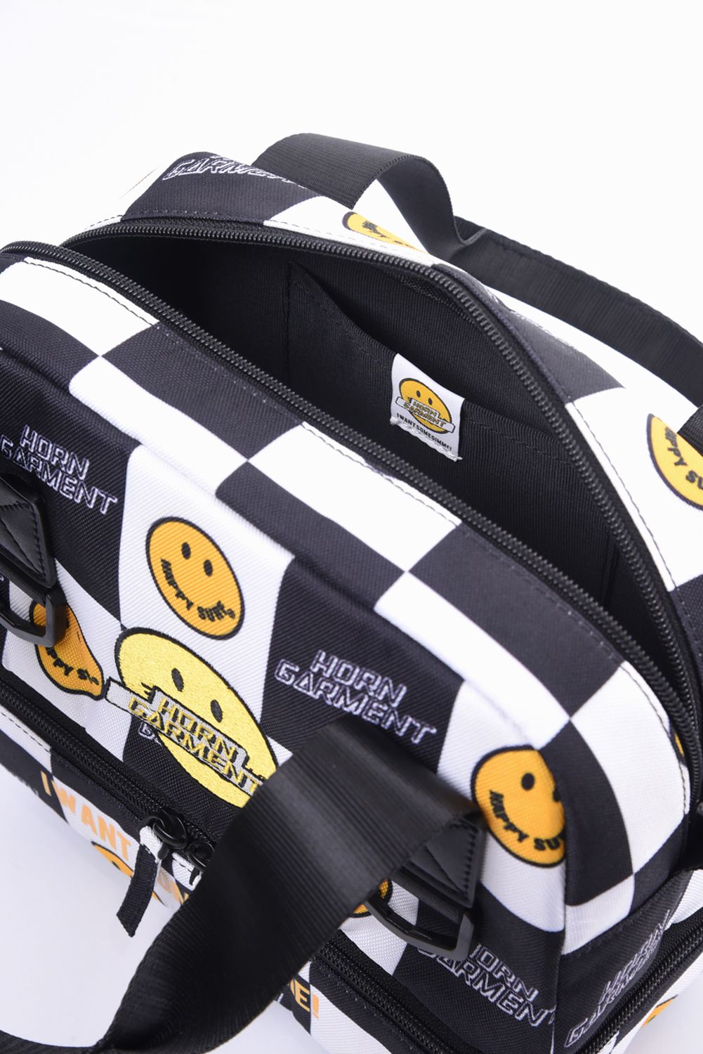 GIMIE SPLIT BAG / HAPPY SURFアイコン スケートロゴプリント カートポーチ ホワイト / ブラック
