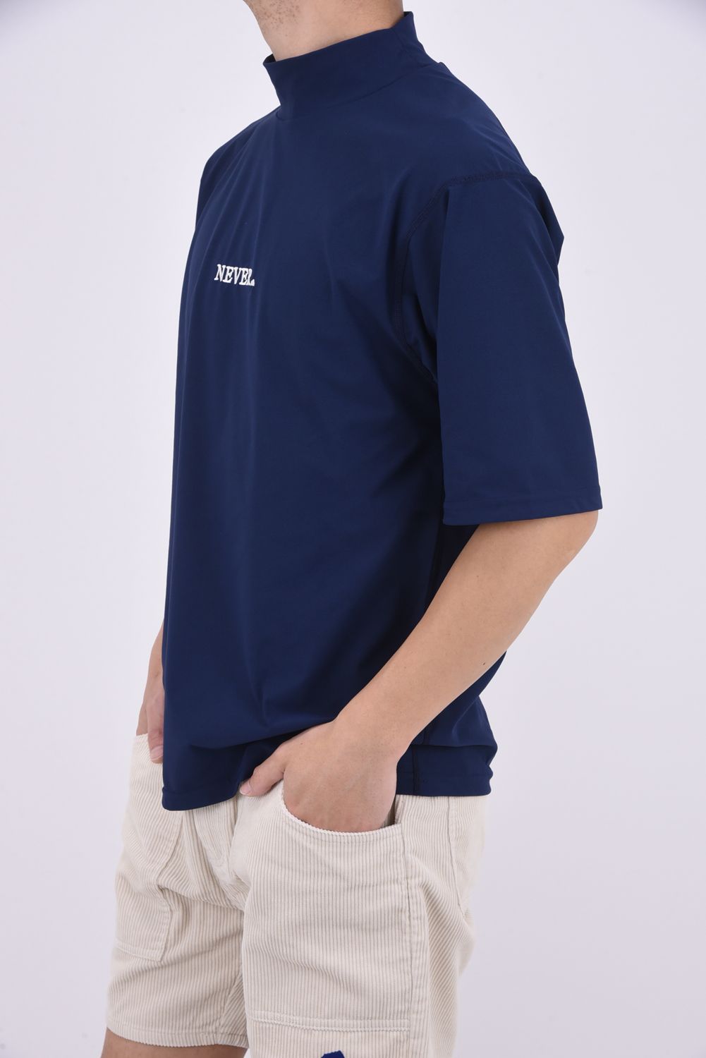 SURF Mockneck S/S (NEVER UP / IN) / バックプリント 半袖モックネックTシャツ (ネイビー)