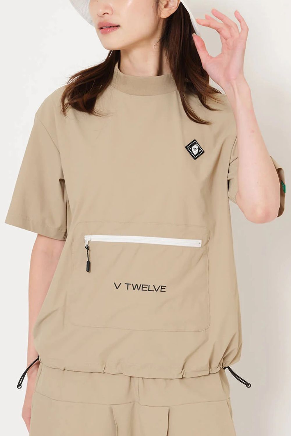 【26SS】【レディース】 OZ MOCK / ストレッチナイロン カンガルーポケット モックネックTシャツ (ベージュ)